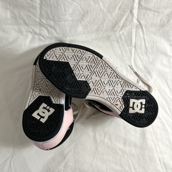 DC Cure - High Top Leather Skate Shoes - Picture 3 of 4